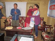 उपाध्यक्ष ज्यू पूर्व प्रमुख प्रशासकीय अधिकृत ज्युलाई विदाई गर्दै 