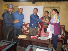 अध्यक्ष ज्यू पूर्व प्रमुख प्रशासकीय अधिकृत ज्युलाई मायाको चिनो दिदै  